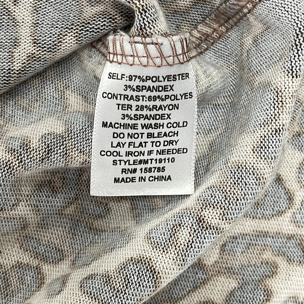 Above And Beyond Animal Print Sweater Sz Medium - Picture 4 of 7